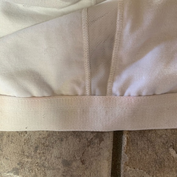 White floral lulu size 4 fitted tank - Picture 3 of 3